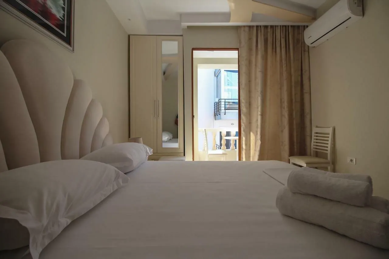 Apartments Romario Sarandë 3*,